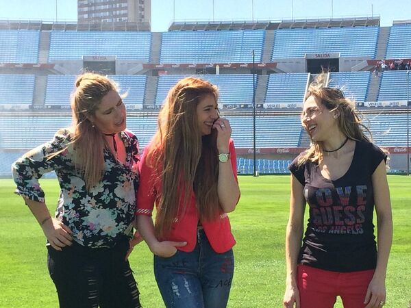 Las periodistas deportivas Daiana Abracinskas, Antonela Lima y Karen Todoroff Las periodistas deportivas Daiana Abracinskas, Antonela Lima y Karen Todoroff - Sputnik Mundo