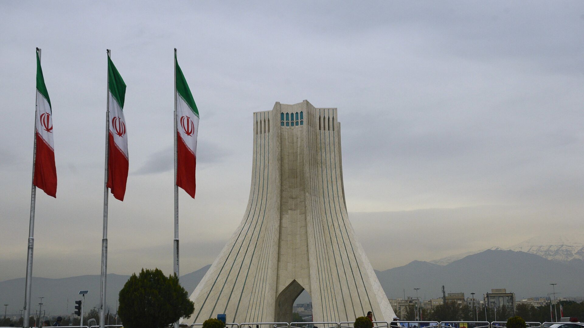 Banderas de Irán en Teherán - Sputnik Mundo, 1920, 28.11.2021