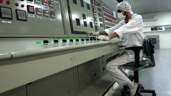 Un técnico en una planta nuclear en Irán (archivo) - Sputnik Mundo