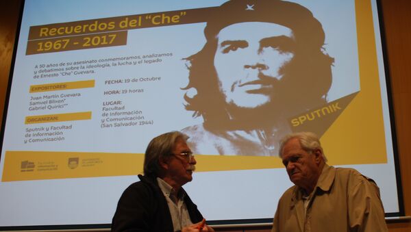 Juan Martín Guevara y Samuel Blixen en la Facultad de Información y Comunicación de la UdelaR, Montevideo. - Sputnik Mundo