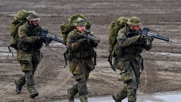 Soldados de la Bundeswehr durante unos ejercicios (archivo) - Sputnik Mundo