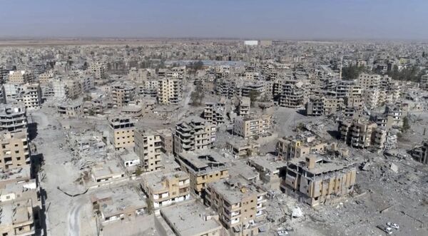 Al Raqa destruida Al Raqa destruida - Sputnik Mundo