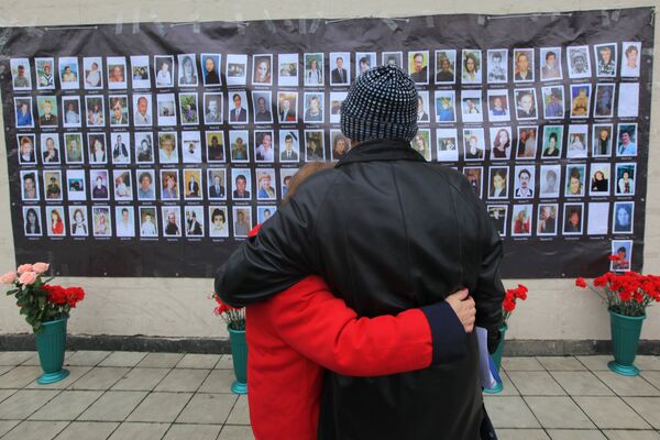 Monumento a las víctimas del teatro de Dubrovka (Moscú) - Sputnik Mundo