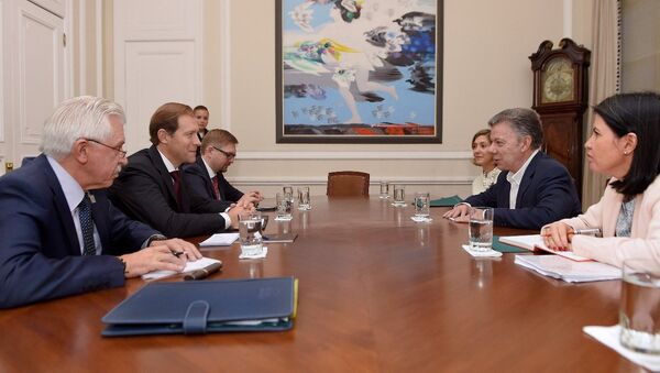El ministro de Industria y Comercio de la Federación Rusa, Denís Mánturov y el presidente colombiano, Juan Manuel Santos - Sputnik Mundo
