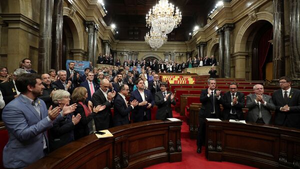 El Parlamento Catalán después de la votación - Sputnik Mundo