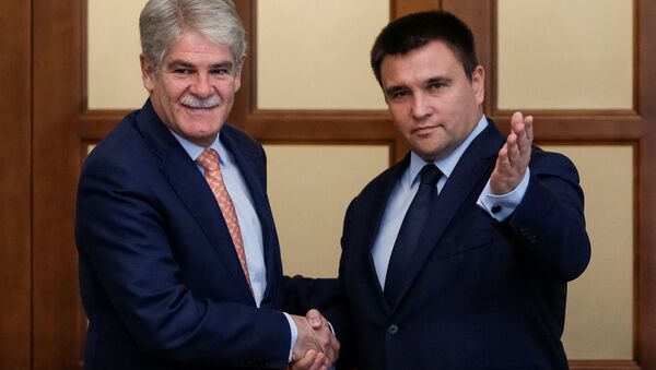 El ministro de Asuntos Exteriores de España, Alfonso Dastis, y su homólogo ucraniano, Pabló Klimkin - Sputnik Mundo