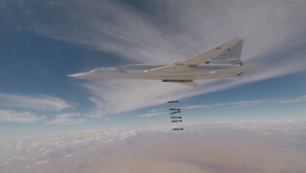 Así fue el destructivo ataque de los Tu-22M3 rusos contra objetivos terroristas en Deir Ezzor - Sputnik Mundo