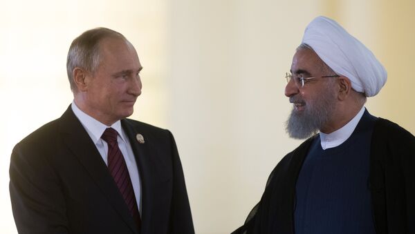 Vladímir Putin y el presidente de Irán Hasán Rohani - Sputnik Mundo