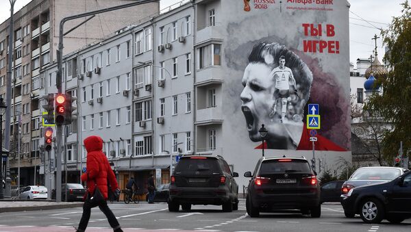 Uno de los grafitis que aparecieron en Moscu 220 dias antes de la celebracion del Mundial 2018 - Sputnik Mundo