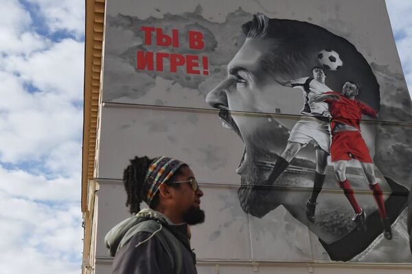 Uno de los grafitis que aparecieron en Moscu 220 dias antes de la celebracion del Mundial 2018 Uno de los grafitis que aparecieron en Moscu 220 dias antes de la celebracion del Mundial 2018 - Sputnik Mundo