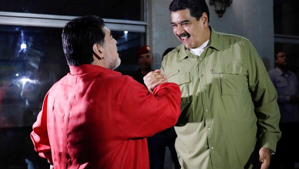 Diego Maradona, el futbolista argentino y Nicolás Maduro, presidente de Venezuela - Sputnik Mundo