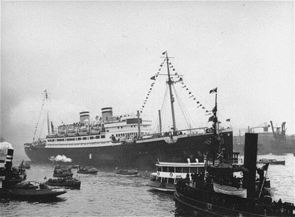 El buque MS Saint Louis, con más de 900 refugiados judíos que escapaban de la Alemania nazi, tuvo que volver a Europa cuando se les negó la entrada en puertos estadounidenses. El incidente pasó a la historia como 'El viaje de los malditos'. El buque MS Saint Louis, con más de 900 refugiados judíos que escapaban de la Alemania nazi, tuvo que volver a Europa cuando se les negó la entrada en puertos estadounidenses. El incidente pasó a la historia como 'El viaje de los malditos'. - Sputnik Mundo