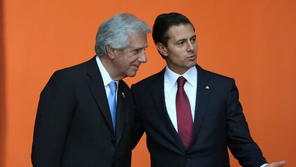 Presidente  de Uruguay, Tabaré Vázquez, y presidente de México, Enrique Peña Nieto - Sputnik Mundo