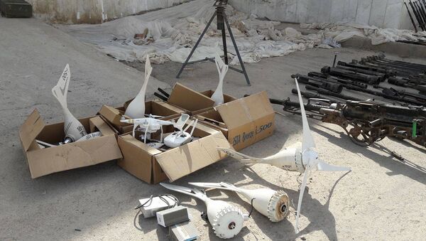 Piezas de drones encontrados en los almacenes de armas de los terroristas en Deir Ezzor  - Sputnik Mundo