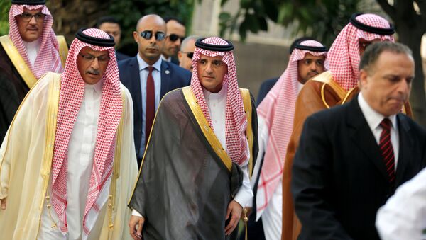 Adel Jubeir, el ministro saudí de Asuntos Exteriores (centro) - Sputnik Mundo