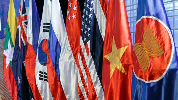 Las banderas de los países miembros de la ASEAN - Sputnik Mundo
