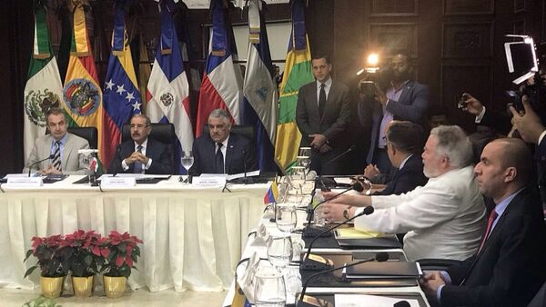 Delegaciones de Gobierno y oposición dialogan en Santo Domingo - Sputnik Mundo