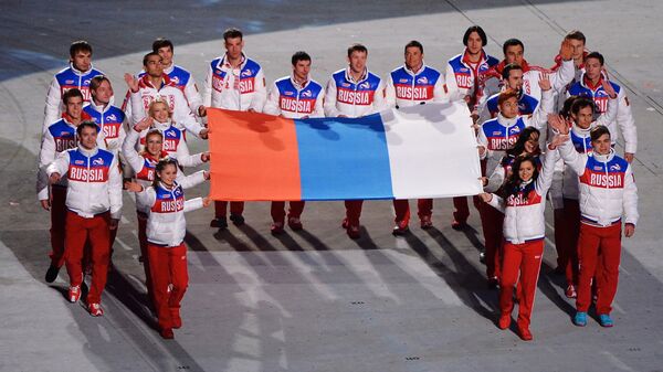 Atletas rusos durante la ceremonia solemne de clausura de los JJOO de Sochi, en 2014  - Sputnik Mundo
