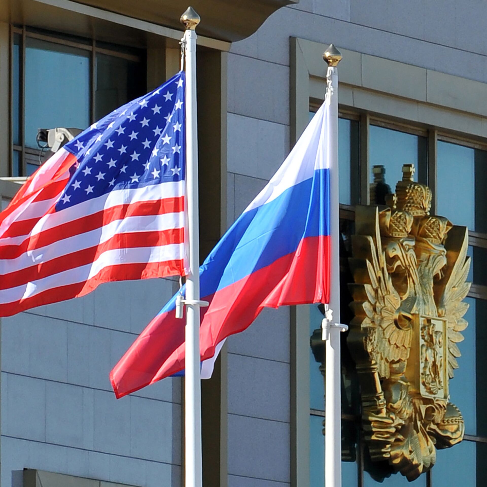 Американские санкции против. Россия и США. США против РФ. Россия против США. Флаг России и США.