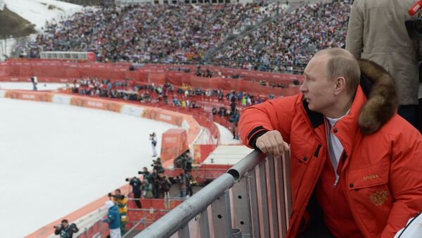 Vladímir Putin durante una competición paralímpica de esquí alpino - Sputnik Mundo