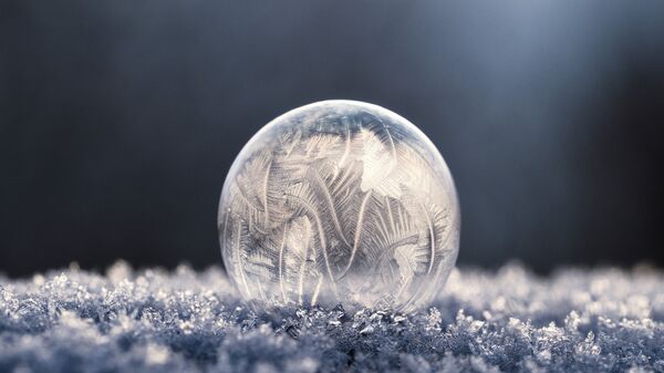 Una bola de hielo, imagen referencial - Sputnik Mundo
