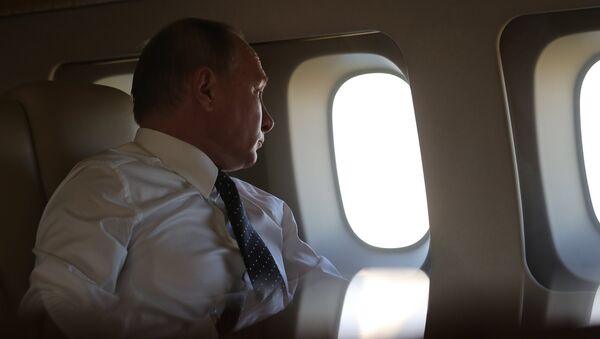 Vladimir Putin durante el vuelo a Siria - Sputnik Mundo