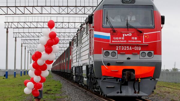 Un tren que comunica Rusia con China (archivo) - Sputnik Mundo
