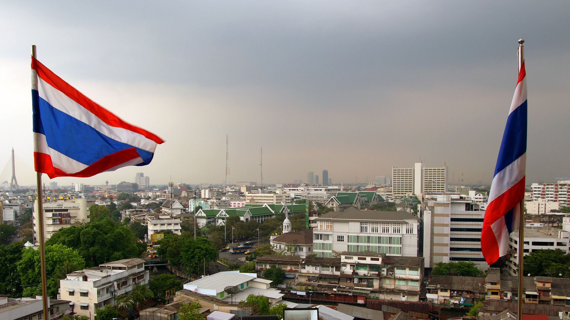 Banderas de Tailandia en Bangkok, la capital del país - Sputnik Mundo, 1920, 27.12.2021