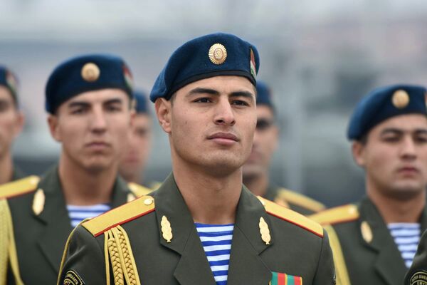 Proteger las fronteras, objetivo prioritario: Rusia entrega armas a Tayikistán - Sputnik Mundo