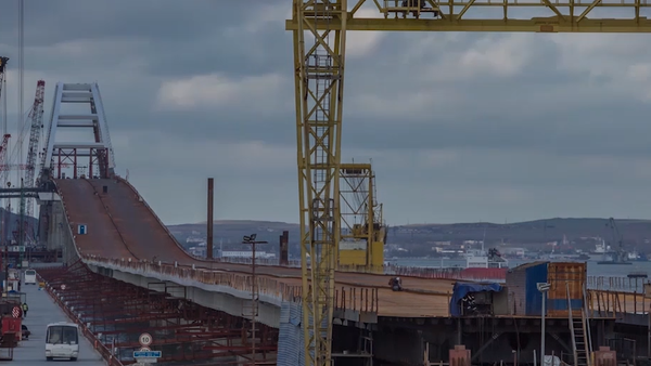 La instalación del puente de Crimea, en un insólito 'time-lapse' - Sputnik Mundo