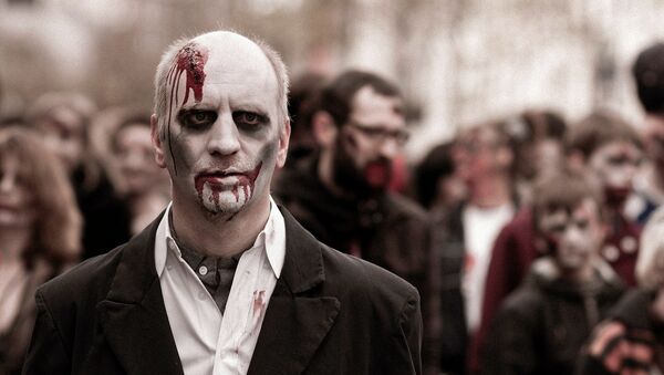 Un hombre disfrazado de zombi (imagen ilustrativa) - Sputnik Mundo