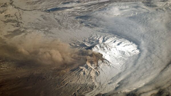 El volcán Shiveluch, en la península rusa de Kamchatka - Sputnik Mundo