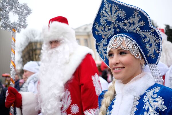 'Nievecillas' rusas: así son las hermosas ayudantes de Papá Noel - Sputnik Mundo
