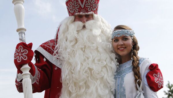 Personajes folclóricos rusos Ded Moroz (Abuelo Frío) y Snegúrochka (Nievecillas o Doncella de las nieves) - Sputnik Mundo