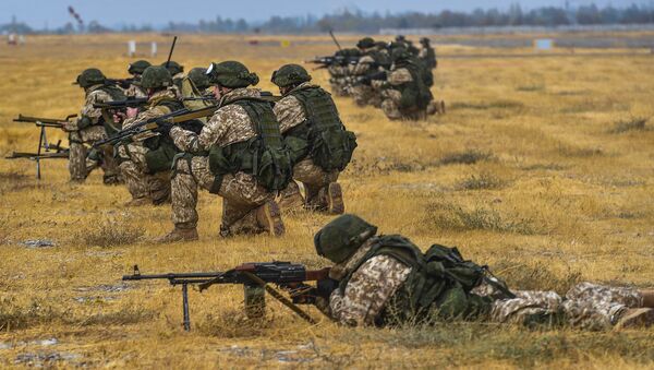 Soldados rusos participan en las maniobras en Tayikistán (archivo) - Sputnik Mundo