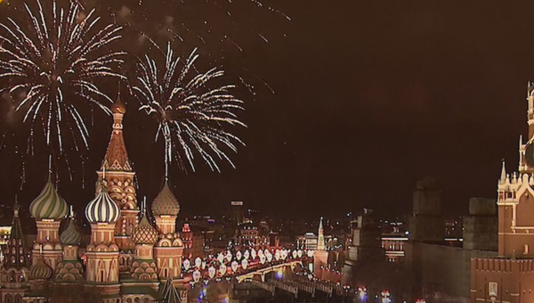 Espectaculares fuegos artificiales celebran la llegada del año nuevo alrededor del globo - Sputnik Mundo
