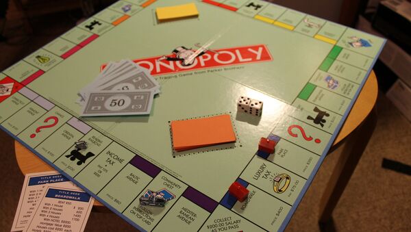 Un tablero de Monopoly - Sputnik Mundo