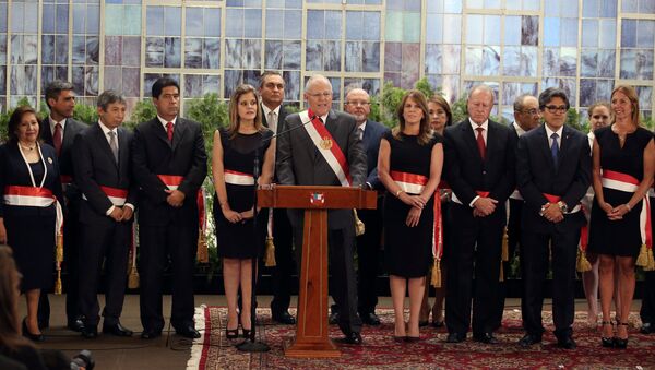 El presidente de Perú, Pedro Pablo Kuczynski, junto a sus nuevos ministros - Sputnik Mundo