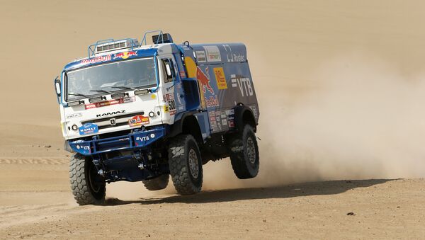 Camión del equipo ruso Kamaz durante el Rally Dakar - Sputnik Mundo