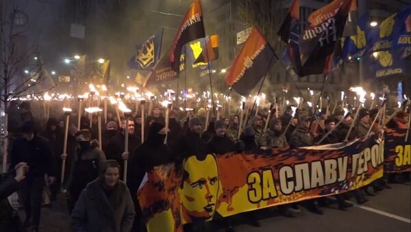 Centenares de ucranianos celebran el aniversario de líder nacionalista - Sputnik Mundo