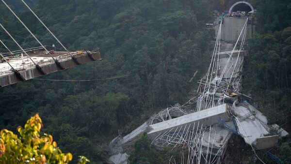 El desplome de viaducto en Colombia - Sputnik Mundo