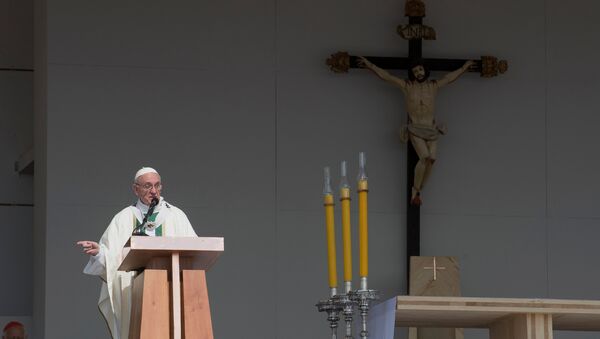 Papa Francisco durante la misa en Santiago, la capital de Chile - Sputnik Mundo