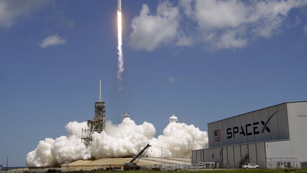 Lanzamiento del cohete Falcon 9 (archivo) - Sputnik Mundo
