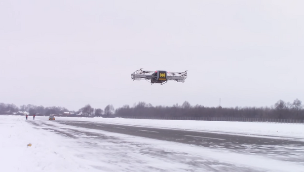 El dron pesado ruso SKYF durante el vuelo de demostración - Sputnik Mundo