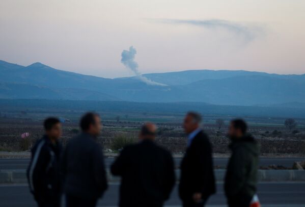 'Rama de Olivo' ardiente: Ankara lanza una ofensiva contra los kurdos sirios 'Rama de Olivo' ardiente: Ankara lanza una ofensiva contra los kurdos sirios - Sputnik Mundo
