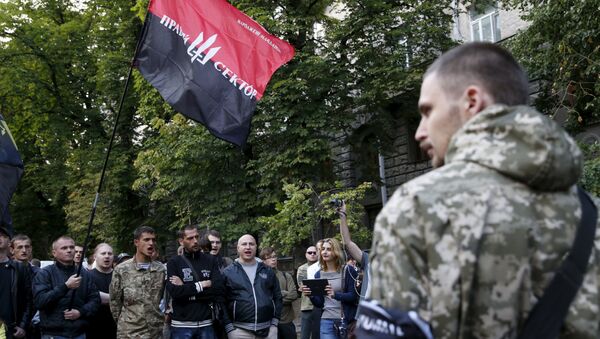 Radicales ucranianos del grupo extremista Pravy Sektor ('Sector Derecha') en Kiev (Ucrania), 11 de julio de 2015 - Sputnik Mundo