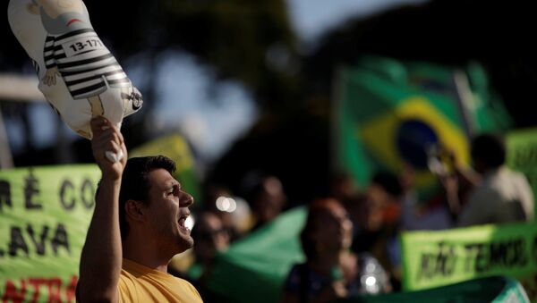 Protestas contra el expresidente brasileño Luiz Inácio Lula da Silva - Sputnik Mundo