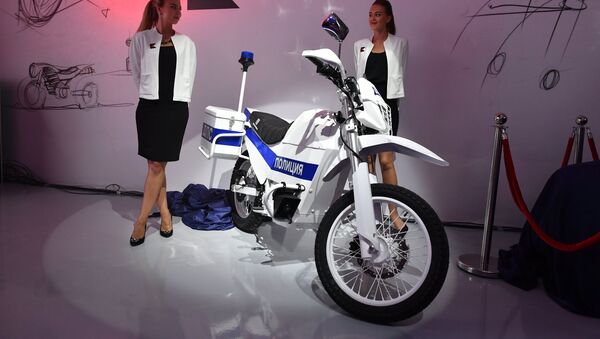 Una moto eléctrica policial de Kalashnkov, un ejemplo directo de la politica de diversificacion en el sector armamentistico - Sputnik Mundo