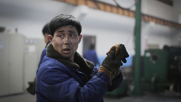 Trabajador norcoreano (imagen referencial) - Sputnik Mundo
