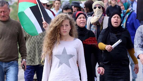 Ahed Tamimi, la activista palestina de 17 años sometida a juicio militar ante el Ejército de Israel - Sputnik Mundo
